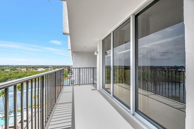 PH10 - 4750 S Ocean Blvd, Condo with 2 bedrooms, 2 bathrooms and null parking in Highland Beach FL | Image 7