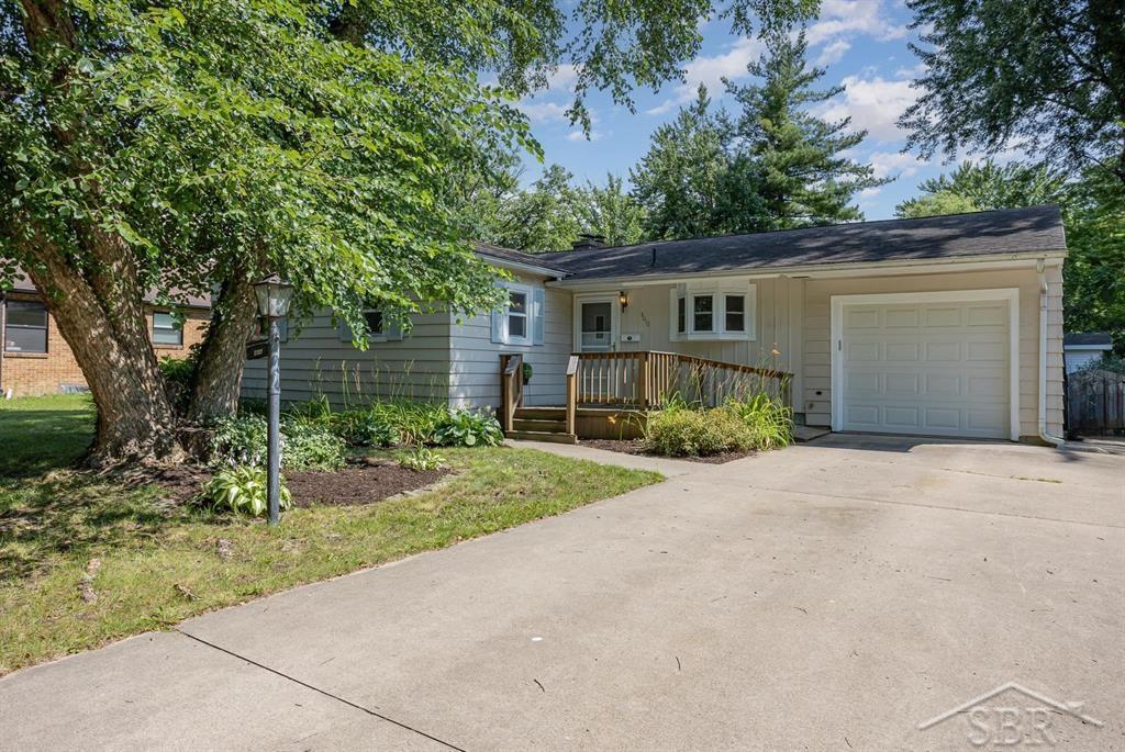 Cambridge St, Midland, MI 48642