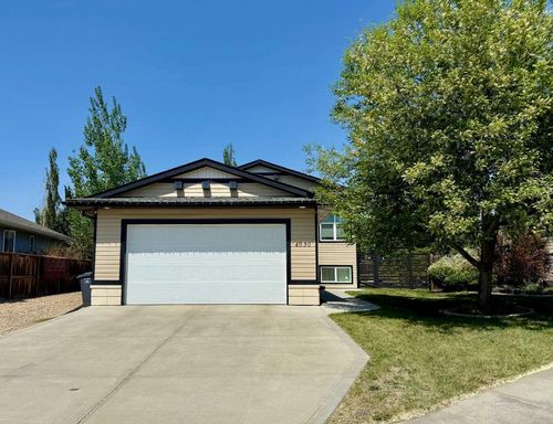 4030 40 Street Close, Ponoka, AB, T4J0A7 | Card Image