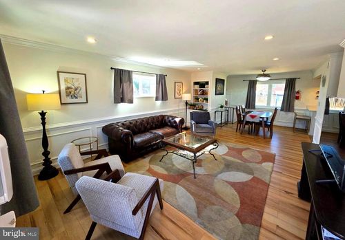 7225 Dominion Dr, OXON HILL, MD, 20745-1527 | Card Image