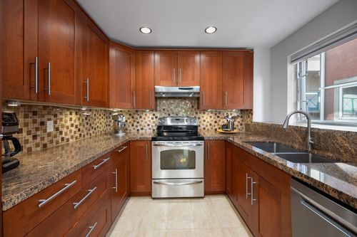 302-12 Laguna Crt, New Westminster, BC, V3M6W4 | Card Image