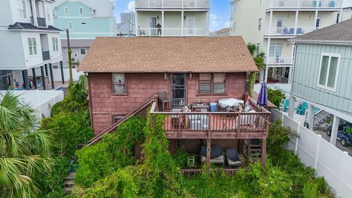 205 29th Ave N, North Myrtle Beach, SC, 29582-2119 | Card Image