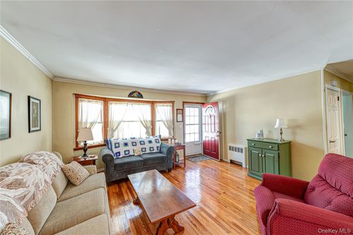 36 Sinclair Drive, Huntington, NY, 11740 | Card Image