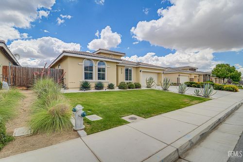 312 Hammersmith Dr, Bakersfield, CA, 93314-4348 | Card Image