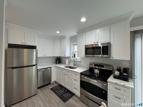 3-68 Round Tree Dr, Naugatuck, CT, 06770-1812 | Card Image