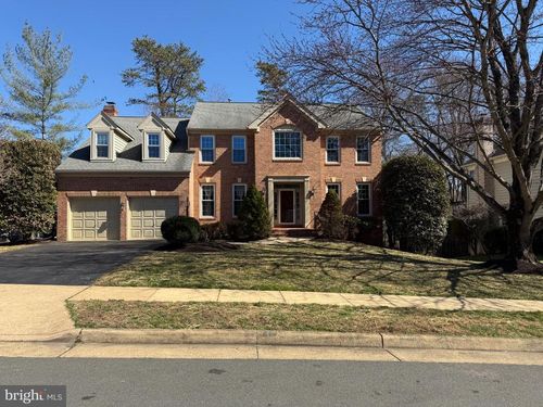 1800 Sunny Creek Cv, Vienna, VA, 22182-2158 | Card Image