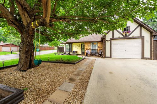 1101 Pin Oak Dr, Denton, TX, 76209-4624 | Card Image