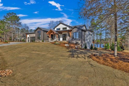 1071 Crystal Point, White Plains, GA, 30678 | Card Image