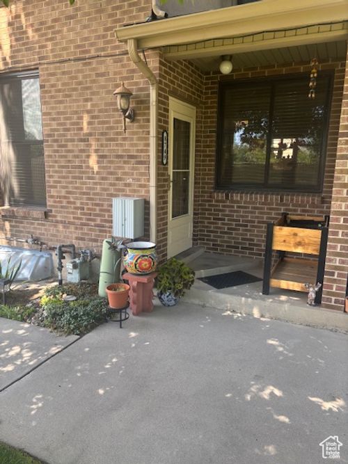 8749 Oakwood Park Cir, Sandy, UT, 84094-1841 | Card Image