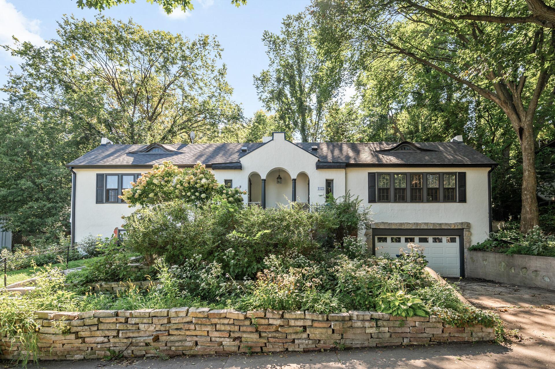 Kenwood Pkwy, Minneapolis, MN 55403