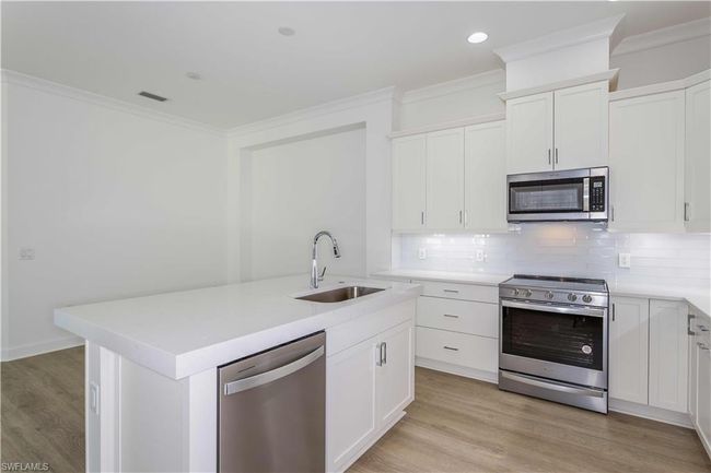 8925 Calypso Ct, Condo with 2 bedrooms, 2 bathrooms and 2 parking in Naples FL | Image 9