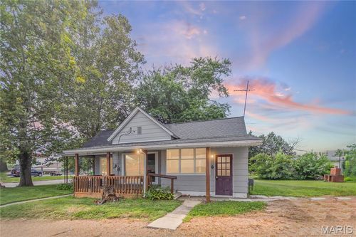 905 W Carpenter St, Jerseyville, IL, 62052-1404 | Card Image