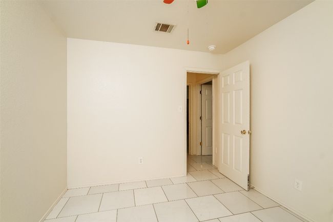 Spare room featuring a smoke detector | Image 18