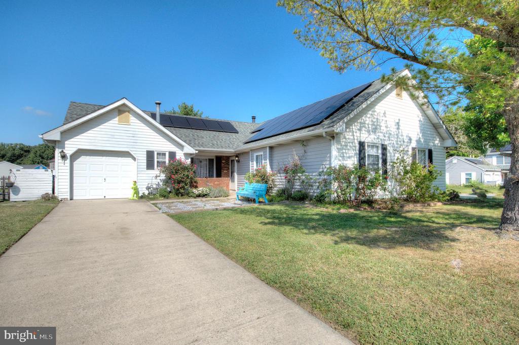Champagne Dr, Swedesboro, NJ 08085