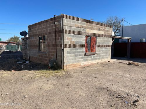 1106 W Huron St, Tucson, AZ, 85745-2458 | Card Image