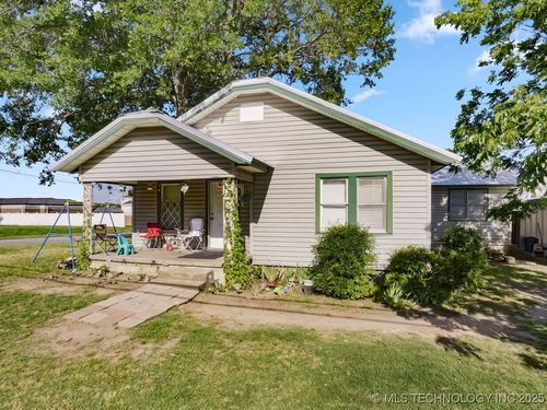 824 S California Ave, Atoka, OK, 74525-3322 | Card Image