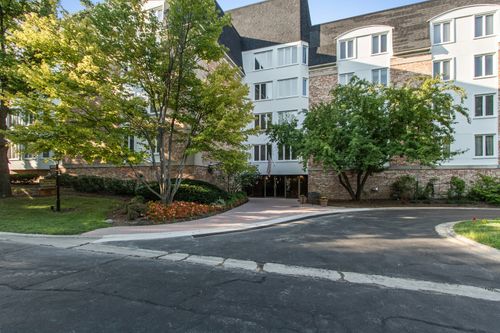 apt-452-200 Lake Blvd, Buffalo Grove, IL, 60089-8204 | Card Image