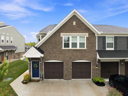 588 Foxhill Dr, Crescent Springs, KY, 41017-1578 | Card Image