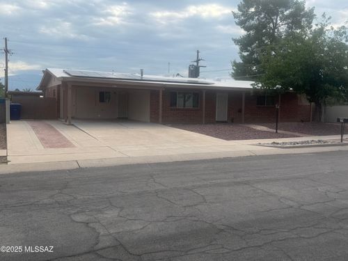 896 N Bedford Dr, Tucson, AZ, 85710-2671 | Card Image