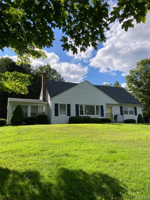 18 Wildwood Dr, South Fallsburg, NY, 12779-5319 | Card Image