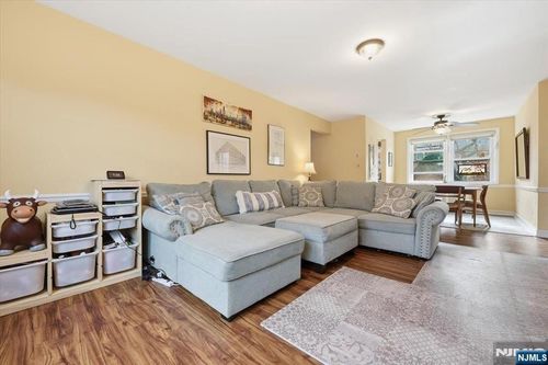 349 Bloomfield Ave, Verona, NJ, 07044-2461 | Card Image