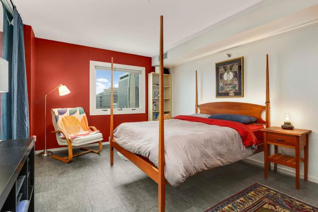 large window, letting in loads of natural light | Image 18