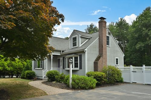 498 Park St, North Reading, MA, 01864-2037 | Card Image