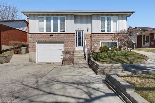 228 Holborn Dr, Kitchener, ON, N2A2E8 | Card Image