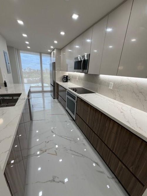apt-20l-19707 Turnberry Way, Aventura, FL, 33180-2505 | Card Image