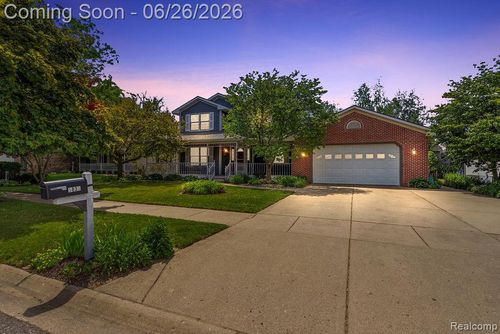 5835 Macmillan Way, Lansing, MI, 48911-8416 | Card Image