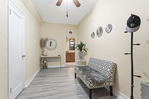 lb-30 Clinton Pl, New Rochelle, NY, 10801-6316 | Card Image