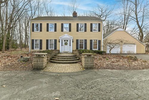 10125 Kay Parkway Parkway, Hales Corners, WI, 53130 | Card Image