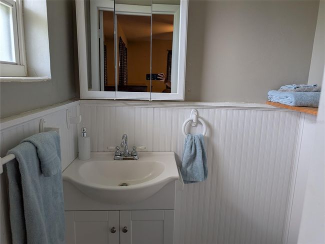 Half Bathroom | Image 17