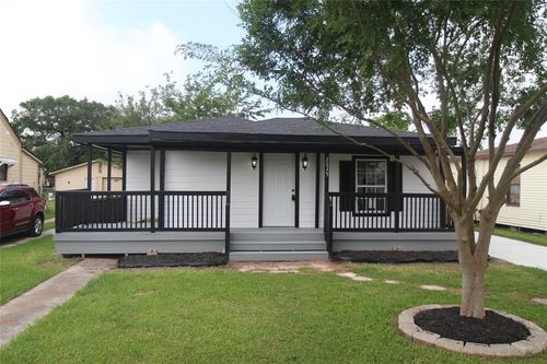 1115 W 4th St, Freeport, TX, 77541-5301 | Card Image