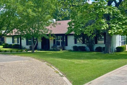 603 Oakpark Dr, Brownwood, TX, 76801-6616 | Card Image