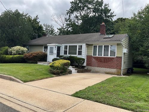 195 Central Park Rd, Plainview, NY, 11803-2003 | Card Image
