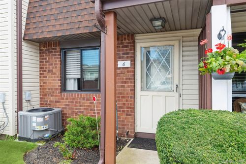 6 Cambridge Dr W, Copiague, NY, 11726-3200 | Card Image