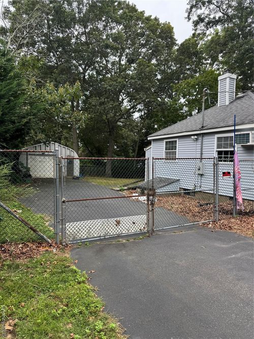 30 Quensel Ct, Lake Grove, NY, 11755-2832 | Card Image