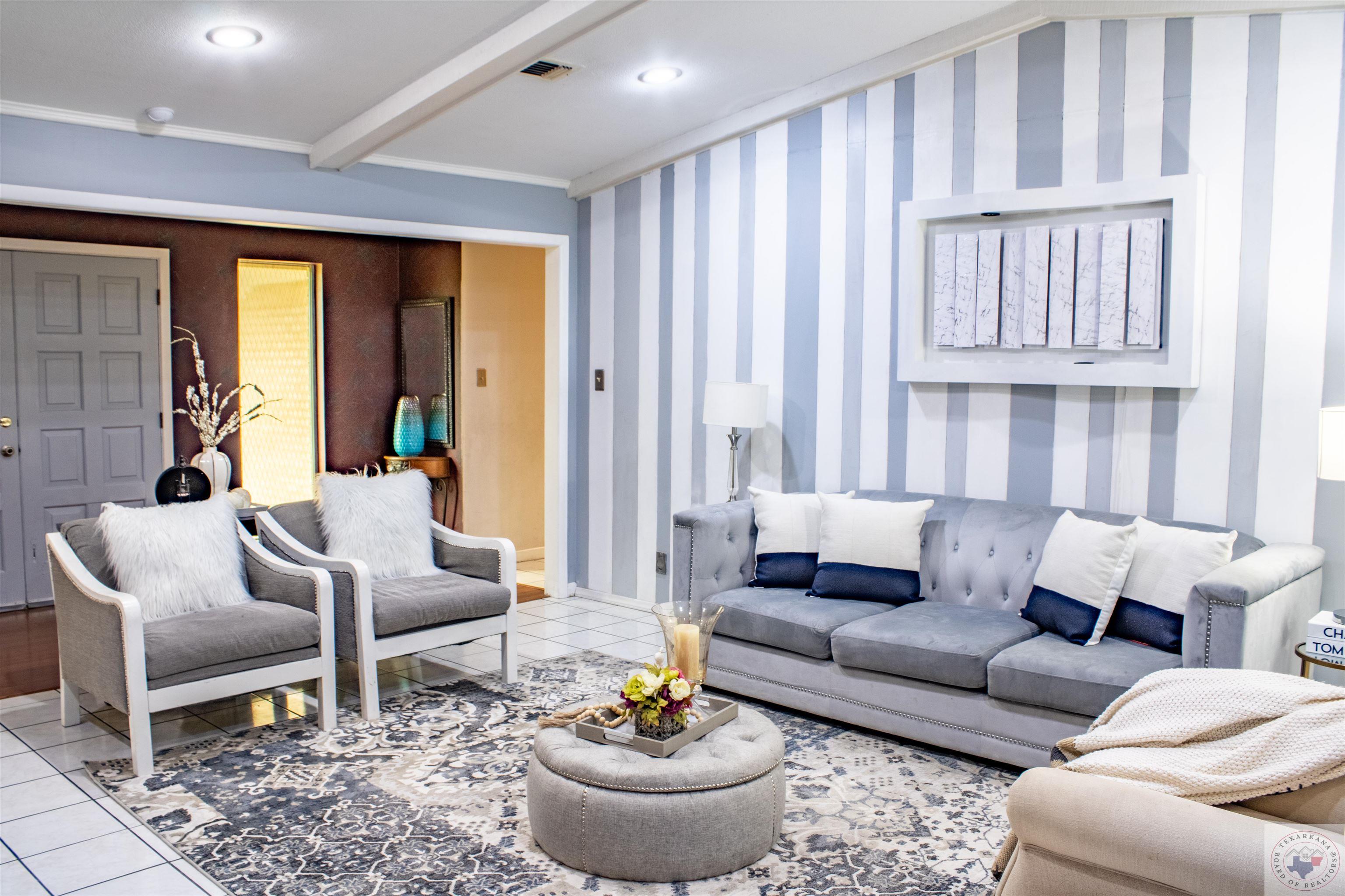 Diane Dr, Wake Village, TX 75501