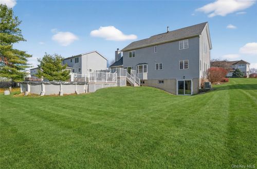 15 Aquarius St, Monroe, NY, 10950-5231 | Card Image