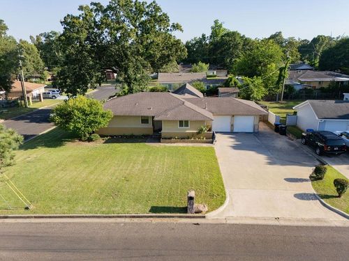 300 W Avalon Ave, Longview, TX, 75602-2518 | Card Image