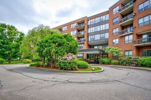 415-210 Nahanton St, Newton, MA, 02459-2927 | Card Image