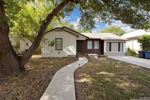 520 Avenue A, New Braunfels, TX, 78130-5802 | Card Image