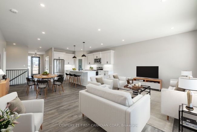 2 - 32 Postma Cres, House attached with 3 bedrooms, 3 bathrooms and 2 parking in Ailsa Craig ON | Image 4