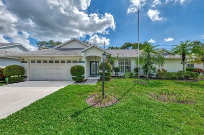 5726 Stone Pointe Drive, House other with 3 bedrooms, 2 bathrooms and null parking in Sarasota FL | Image 2