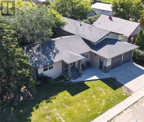 607 1st St, Kenaston, SK, S0G0A9 | Card Image