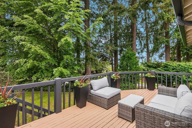 2nd deck, great for relaxing or entertaining | Image 27