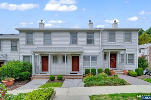 148 Panorama Dr, Edgewater, NJ, 07020-7241 | Card Image