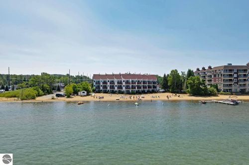 21-1995 N Us Highway 31 N, Traverse City, MI, 49686-3747 | Card Image