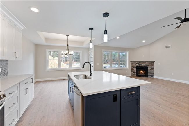 19 - 19 Nicole Cir, Condo with 2 bedrooms, 2 bathrooms and 2 parking in Southampton MA | Image 7